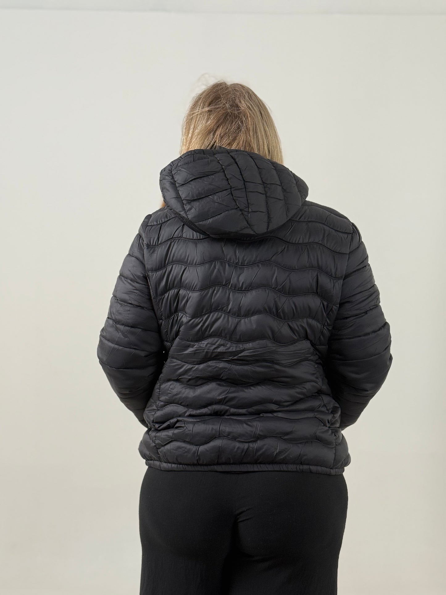 Campera Puffer con Capucha – Súper Abrigada y Liviana