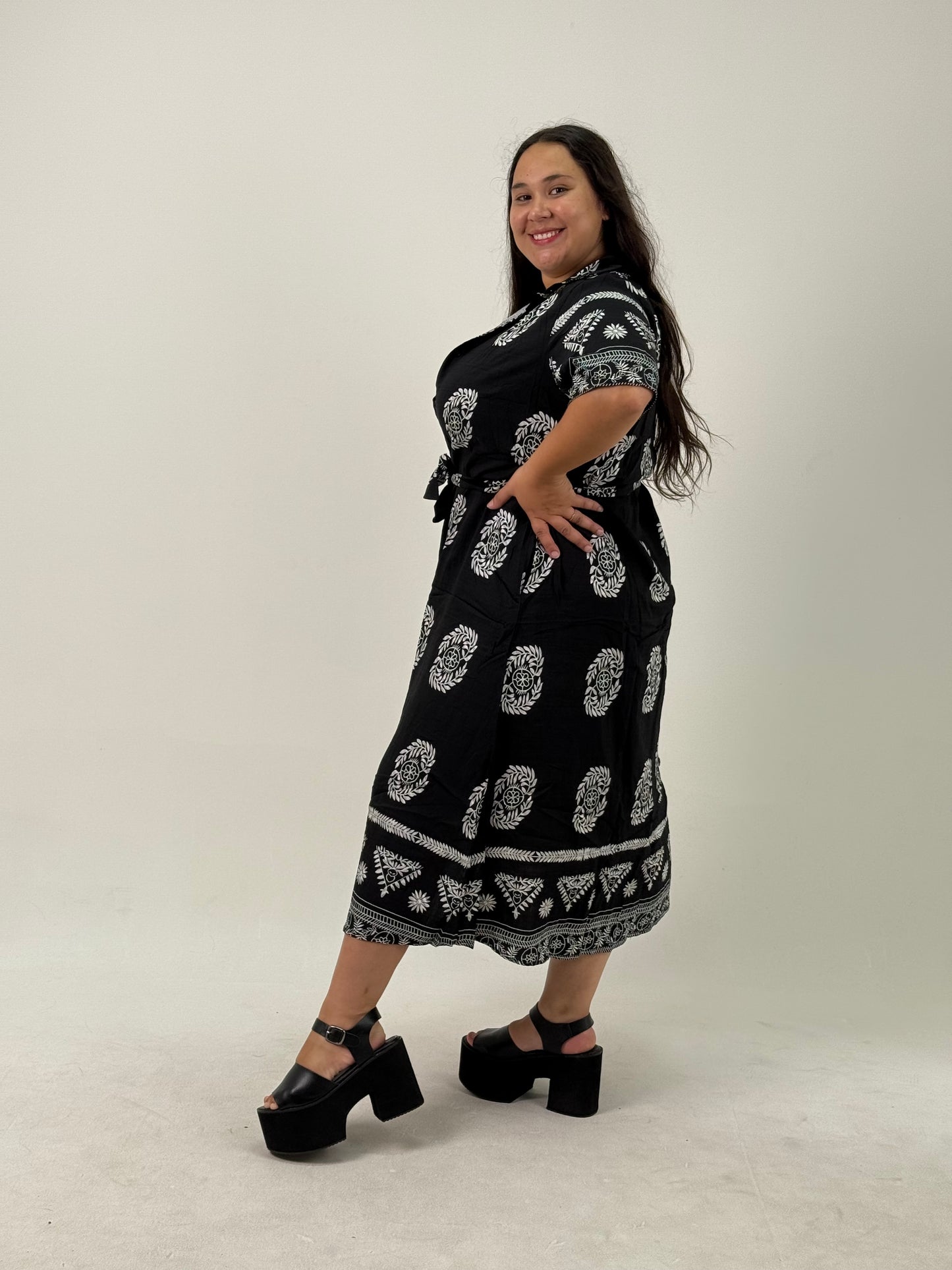 Vestido con Diseño – Negro