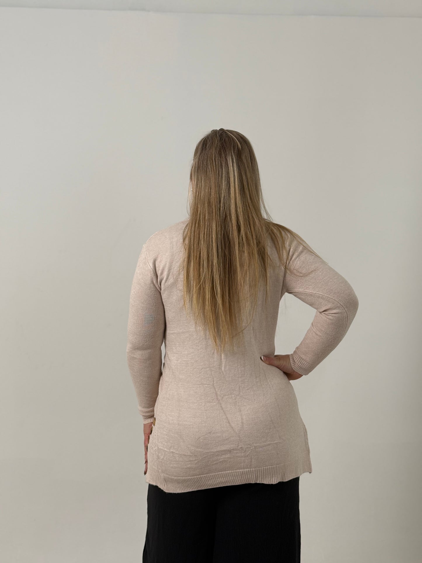 Cardigan Tejido Beige Clásico con Bolsillos – Elegancia y Confort