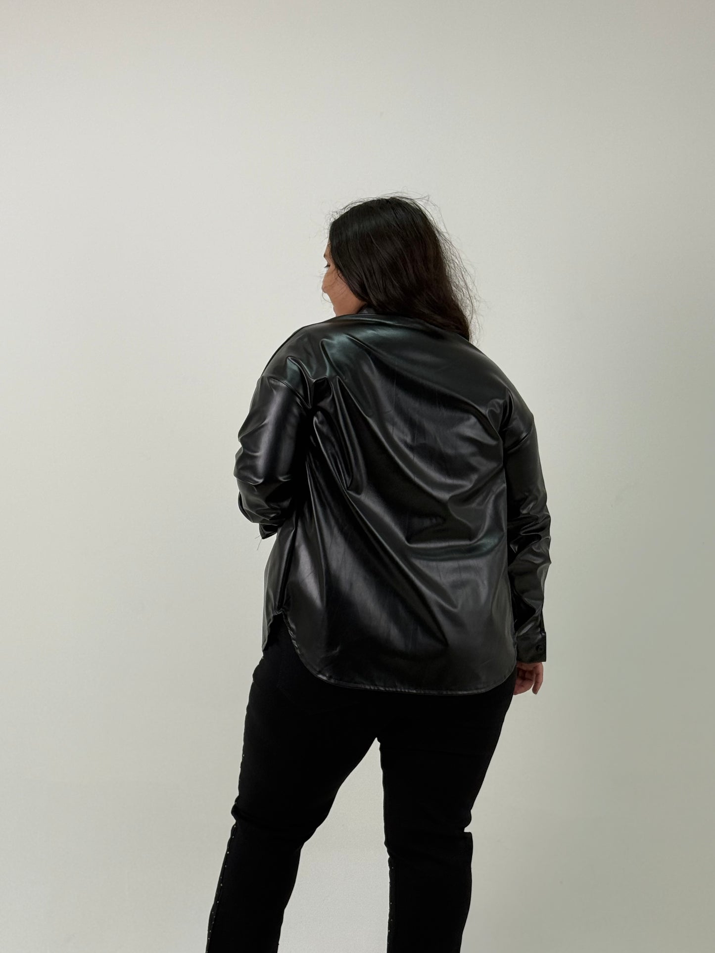 Chaqueta de Cuerina Plus Size – Negra