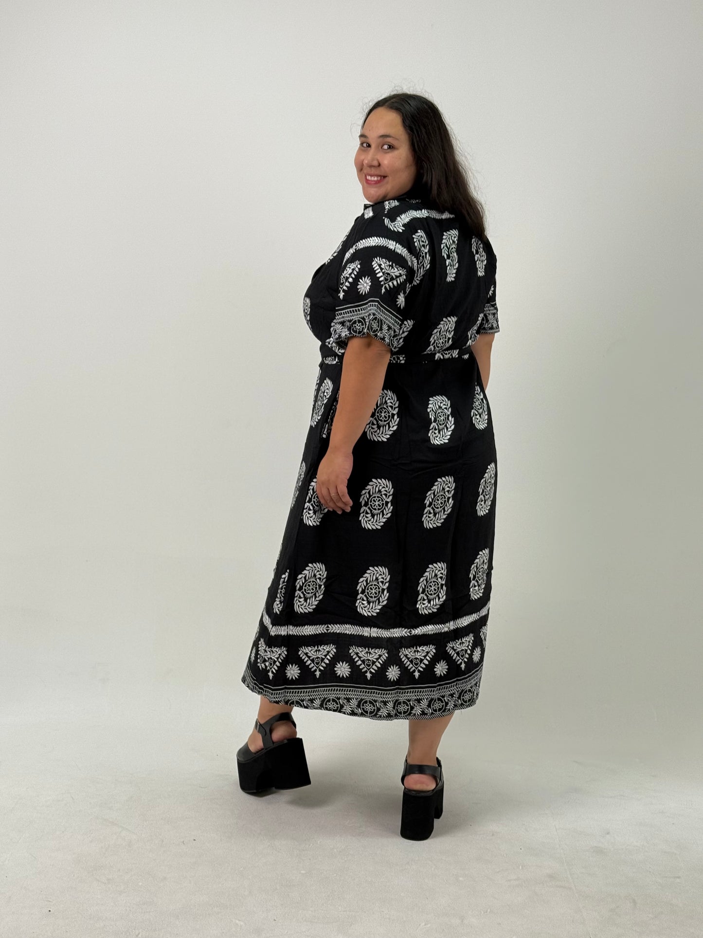 Vestido con Diseño – Negro