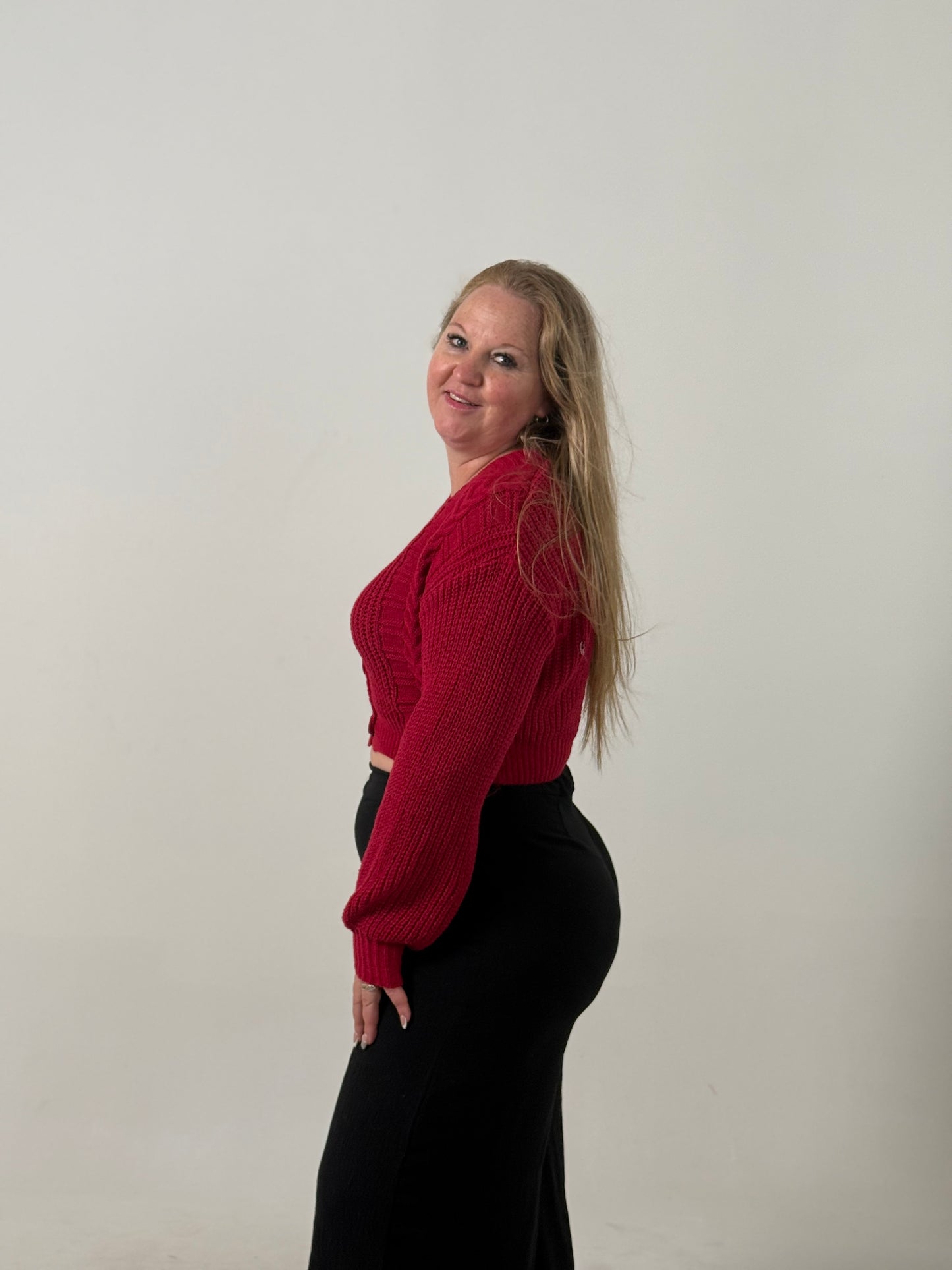 Cardigan Crop Tejido con Botones – Moderno y Súper Canchero