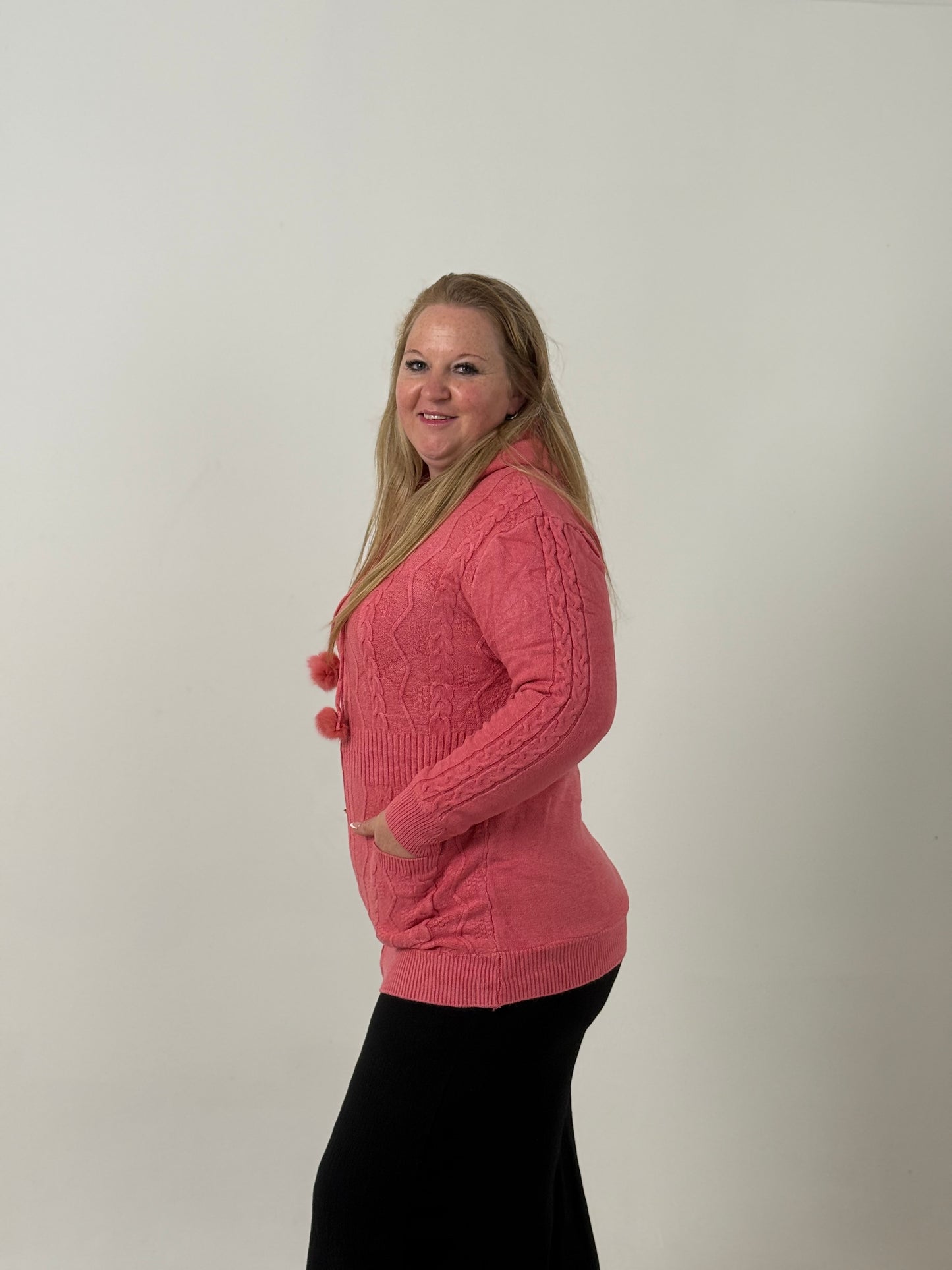 Campera Tejida Rosada con Cierre y Capucha – Cómoda y Abrigada