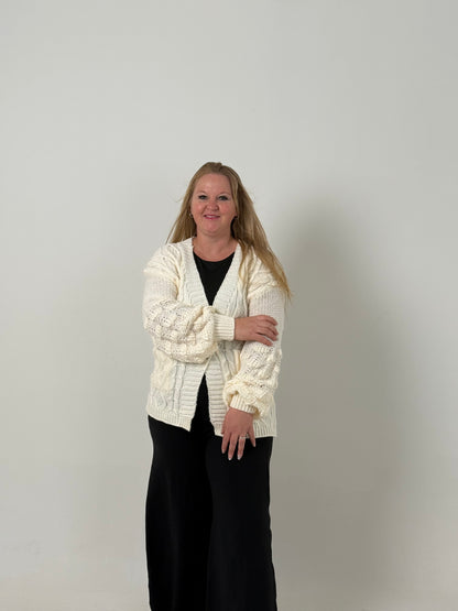 Cardigan Tejido Beige con Bolsillos – Abrigo Elegante y Cómodo