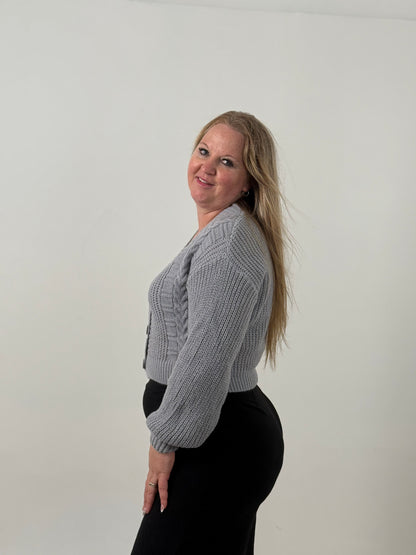 Cardigan Crop Tejido con Botones – Moderno y Súper Canchero