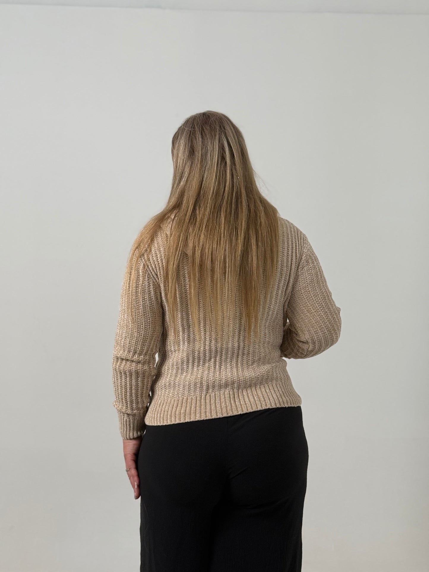 Campera Tejida con Capucha en Tono Beige – Abrigada y Versátil