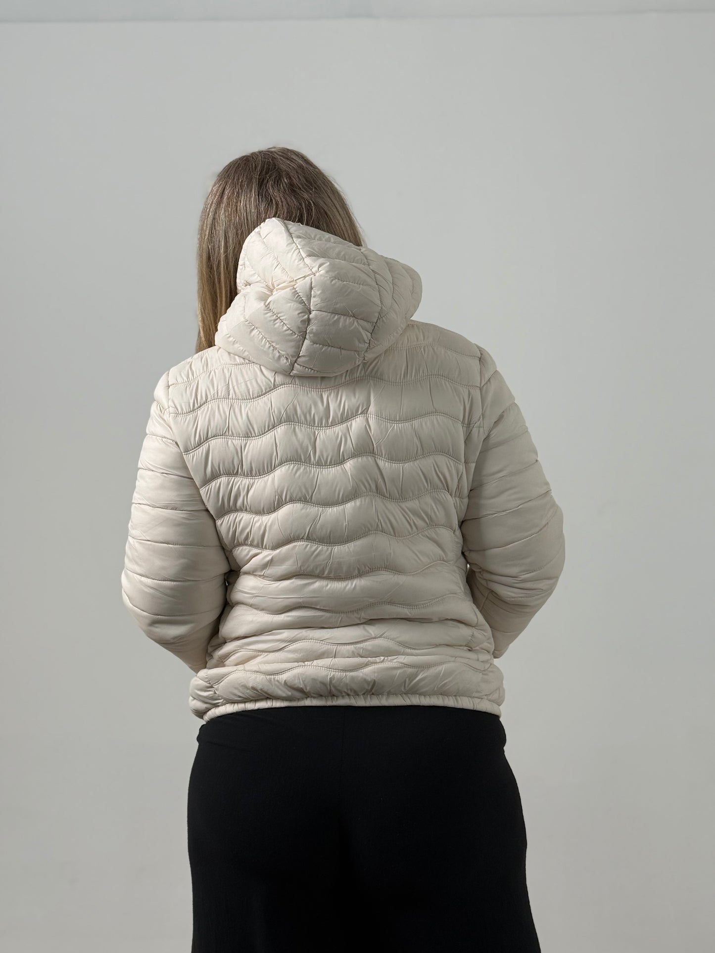 Campera Puffer con Capucha – Súper Abrigada y Liviana
