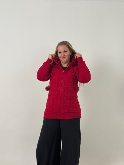 Campera Tejida Roja con Cierre y Capucha – Cómoda y Abrigada