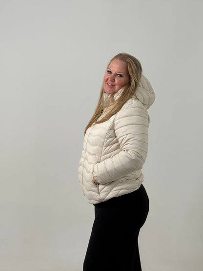 Campera Puffer con Capucha – Súper Abrigada y Liviana