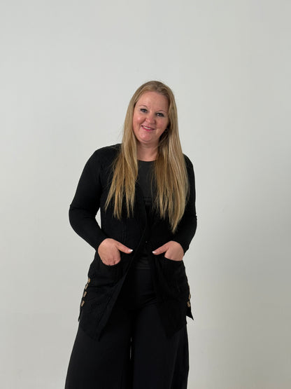 Cardigan Tejido Negro Clásico con Bolsillos – Elegancia y Confort