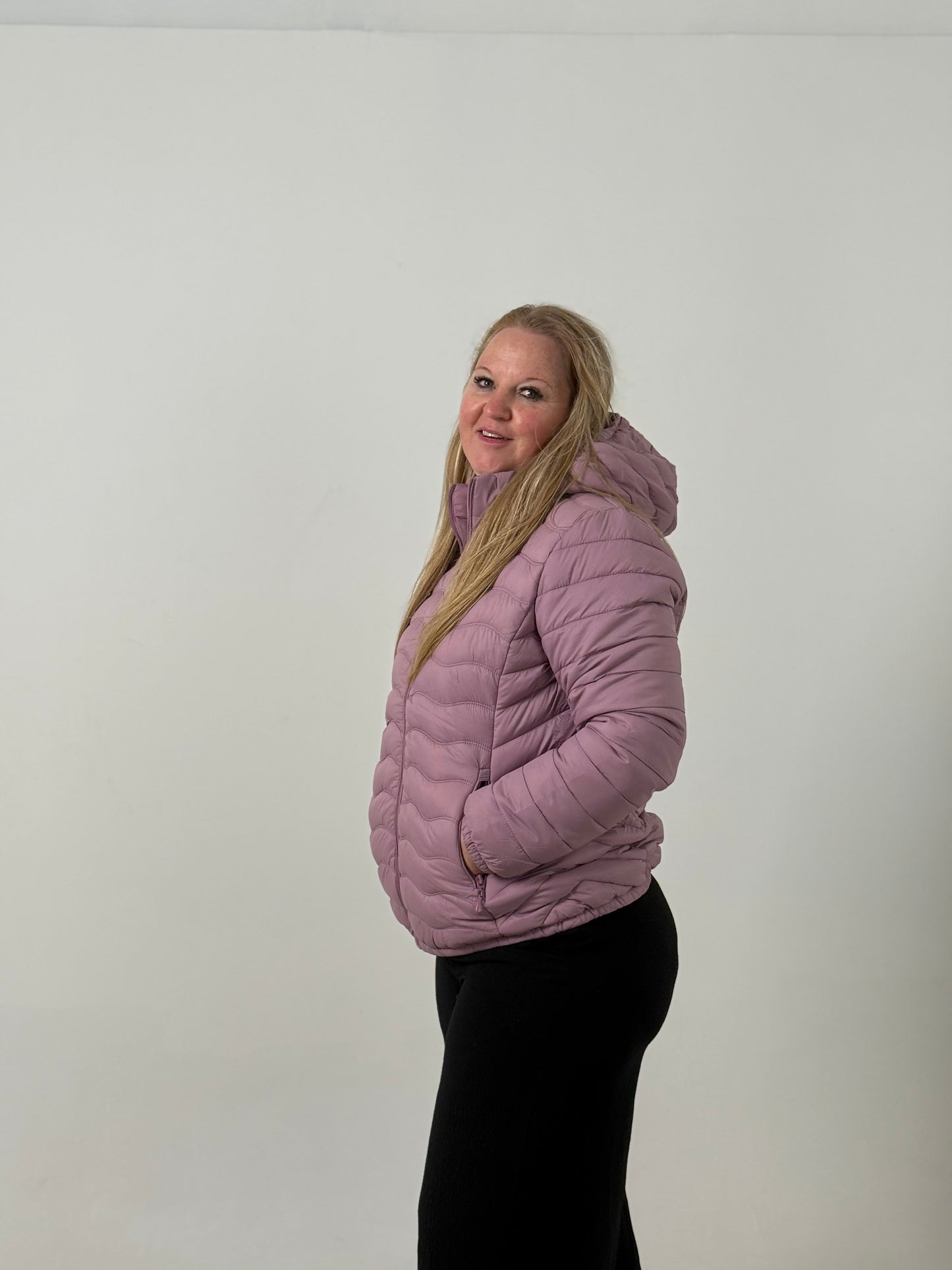 Campera Puffer con Capucha – Súper Abrigada y Liviana