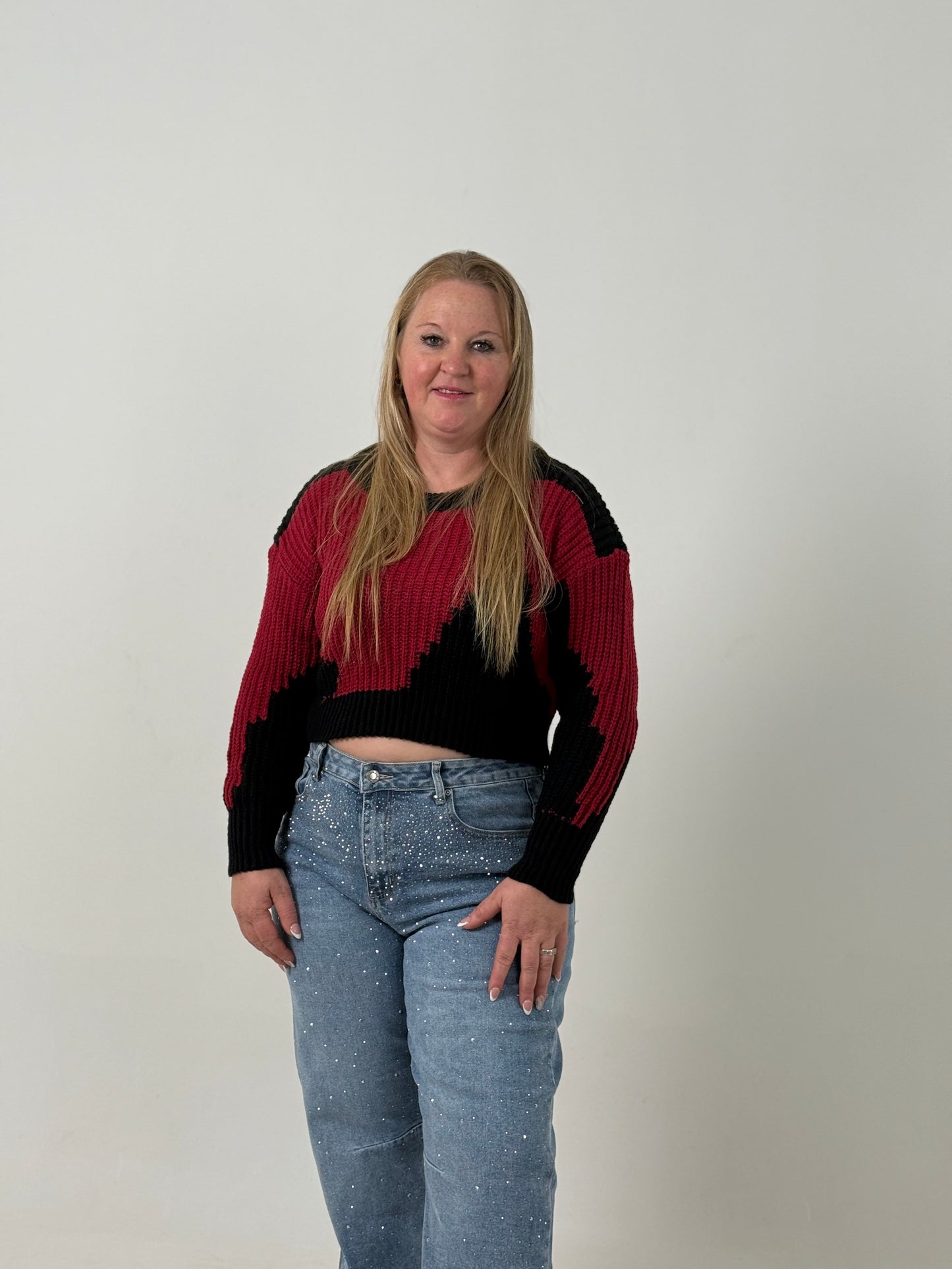 Sweater Crop Tejido Bicolor – Moderno y Súper Canchero