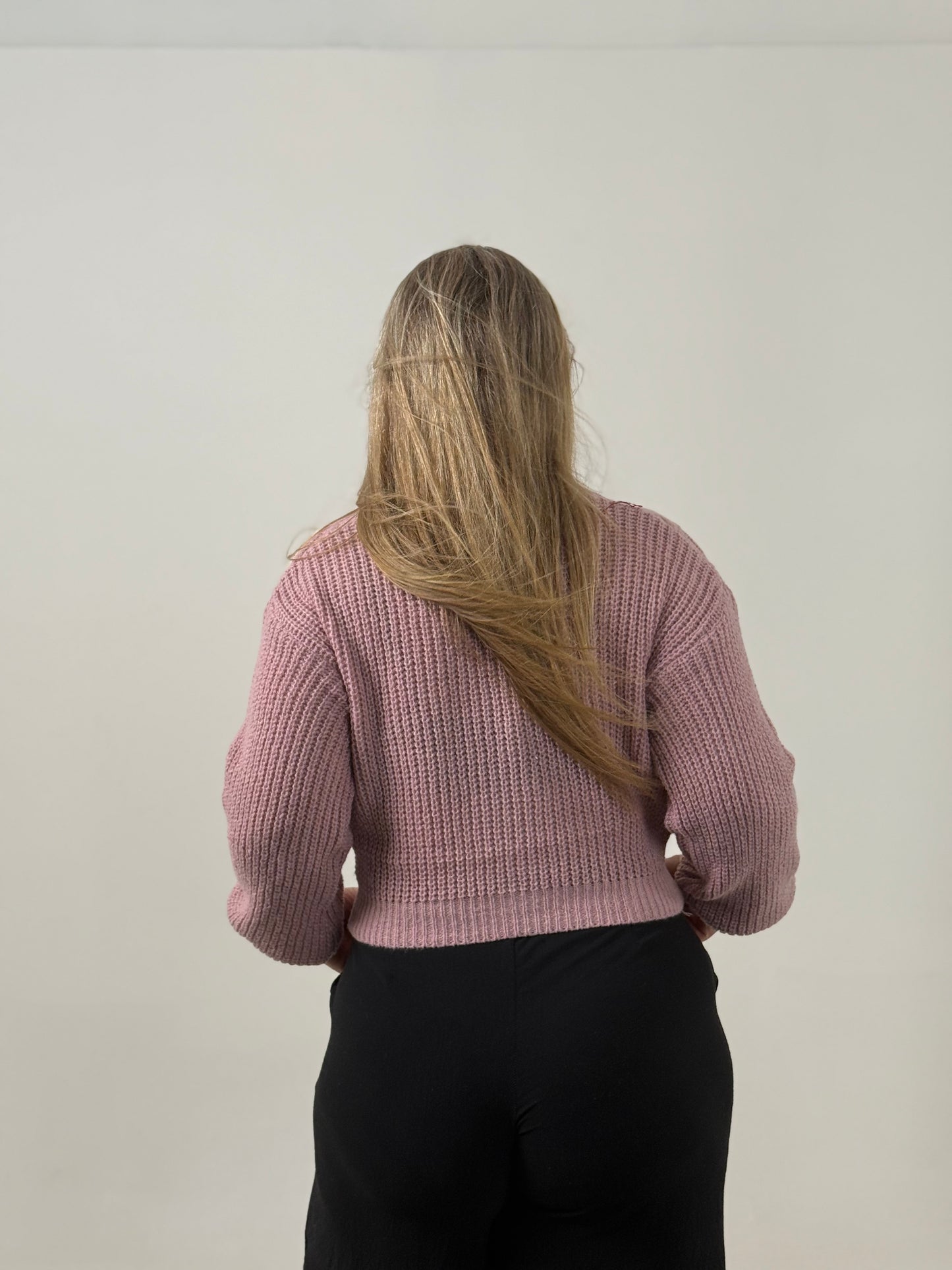 Cardigan Crop Tejido con Botones – Moderno y Súper Canchero