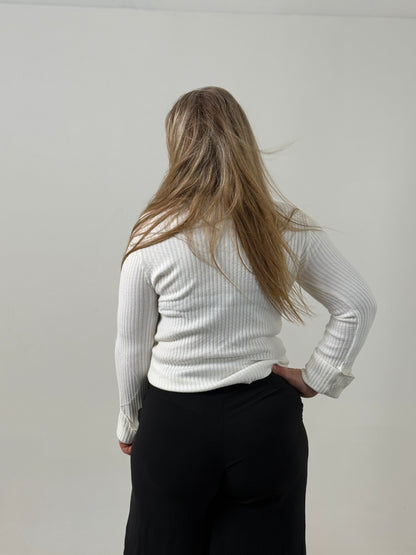 Sweater Tejido Morley en Tono Blanco– Básico Elegante y Versátil