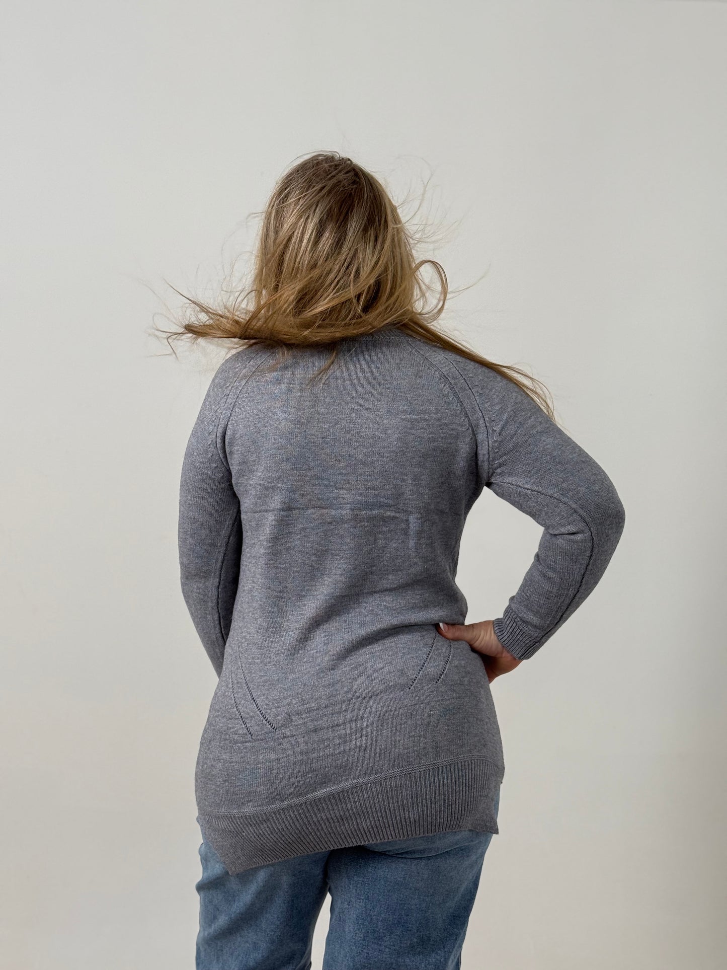 Sweater Largo Tejido Gris  – Básico, Abrigado y Súper Combinable