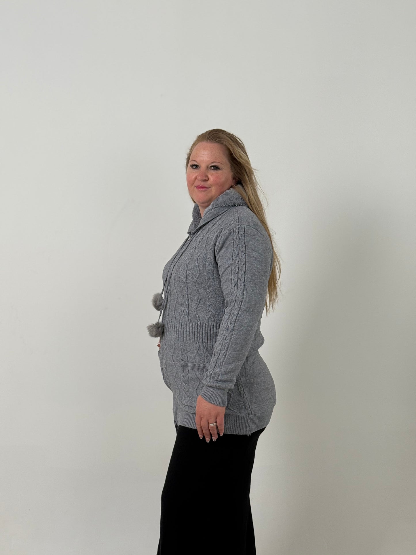 Campera Tejida Gris con Cierre y Capucha – Cómoda y Abrigada