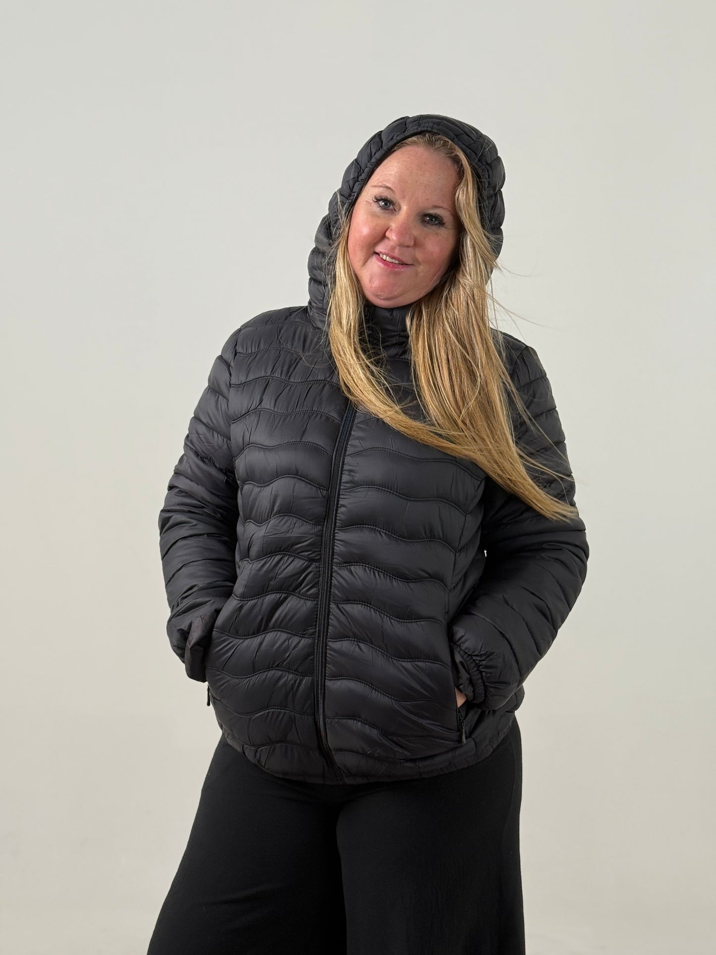 Campera Puffer con Capucha – Súper Abrigada y Liviana