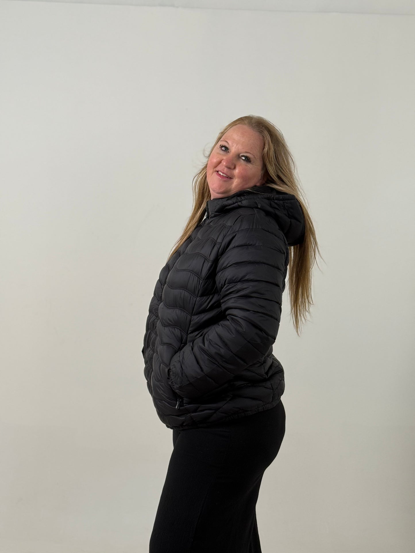 Campera Puffer con Capucha – Súper Abrigada y Liviana