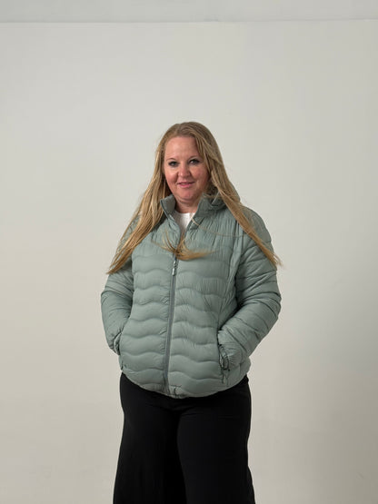 Campera Puffer con Capucha – Súper Abrigada y Liviana