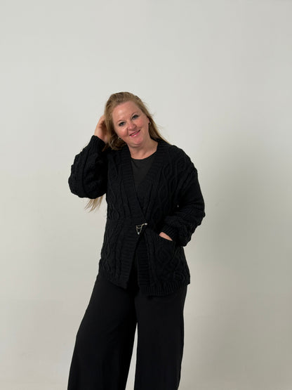 Cardigan Tejido Negro con Bolsillos – Abrigo Elegante y Cómodo
