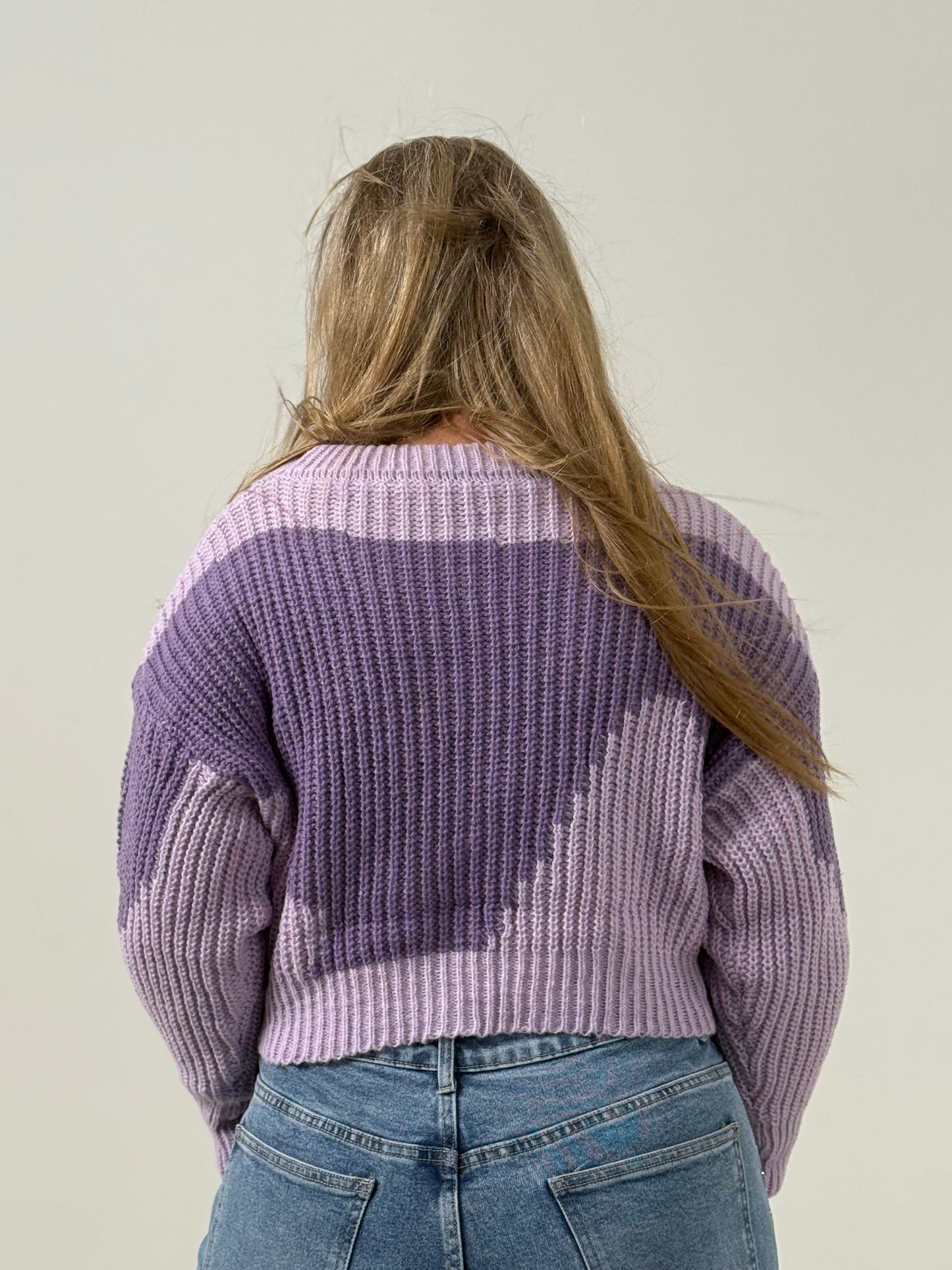 Sweater Crop Tejido Bicolor – Moderno y Súper Canchero