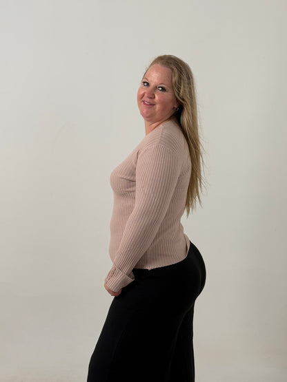 Sweater Tejido Morley en Tono Beige– Básico Elegante y Versátil