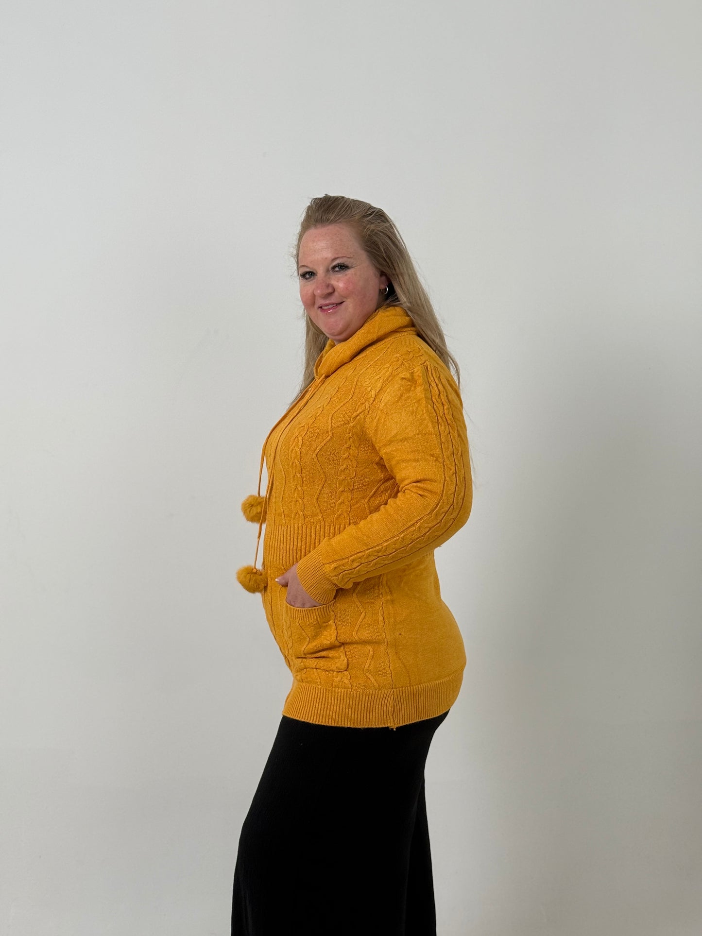 Campera Tejida Amarilla con Cierre y Capucha – Cómoda y Abrigada