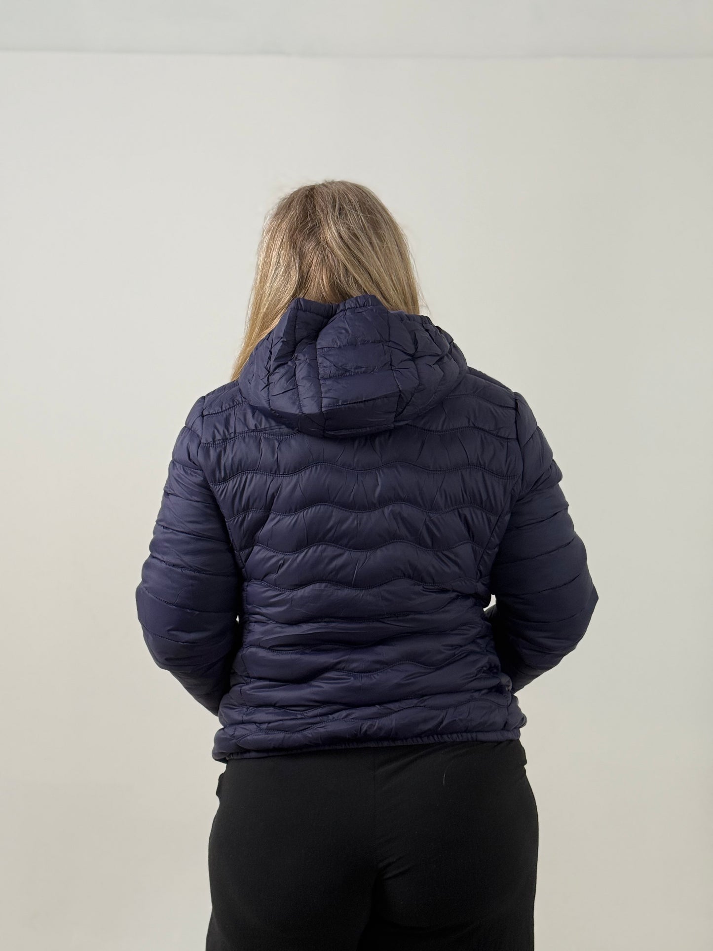 Campera Puffer con Capucha – Súper Abrigada y Liviana