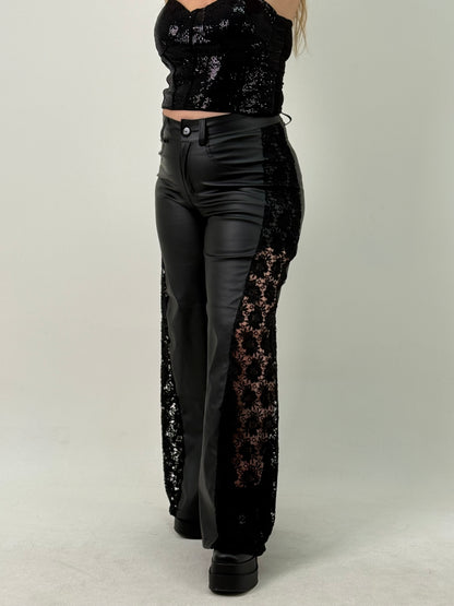 Pantalón de Cuero y Encaje