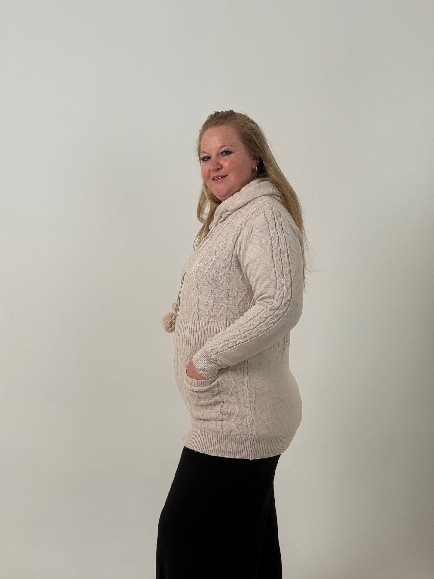Campera Tejida Beige con Cierre y Capucha – Cómoda y Abrigada