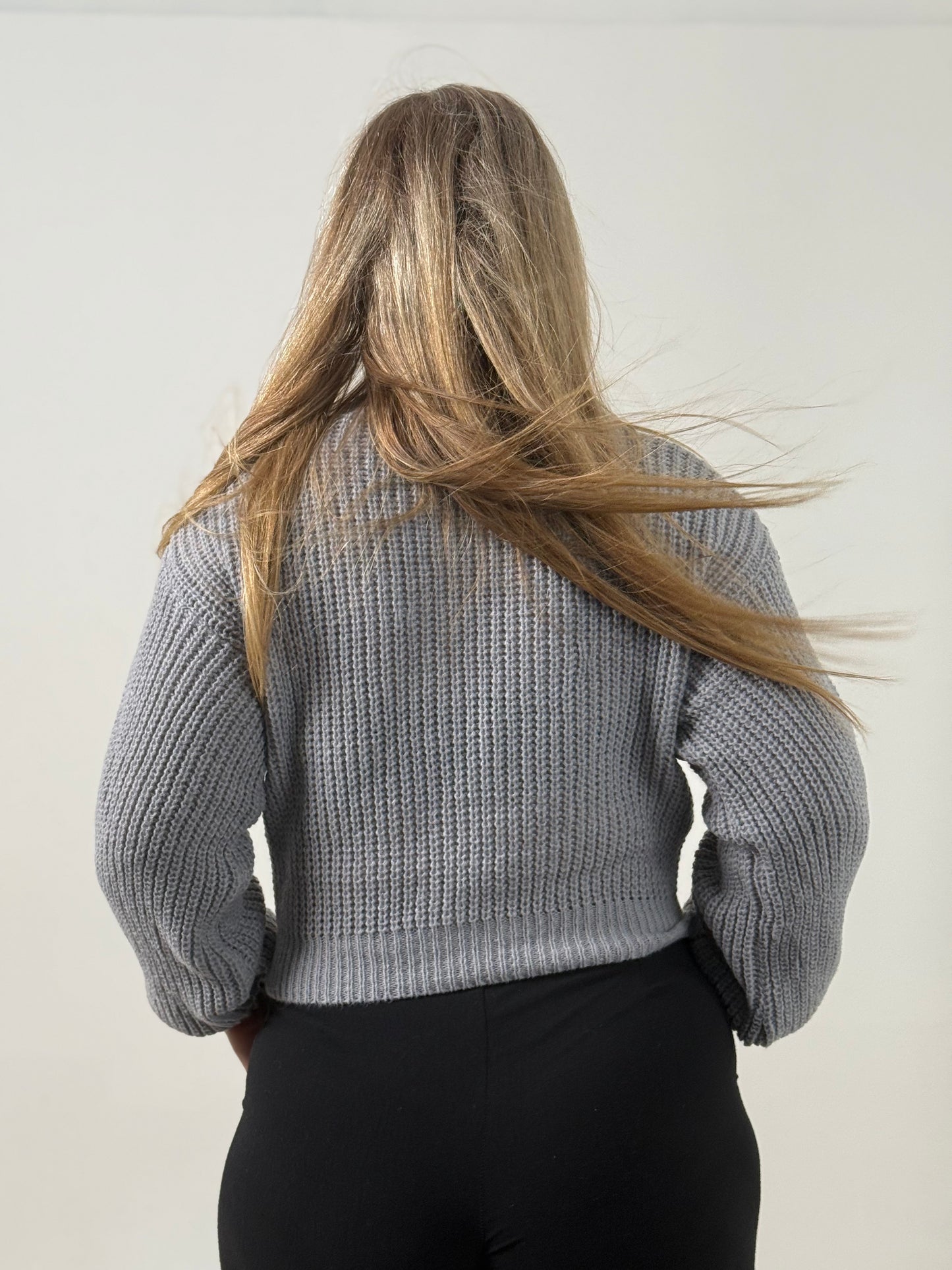 Cardigan Crop Tejido con Botones – Moderno y Súper Canchero