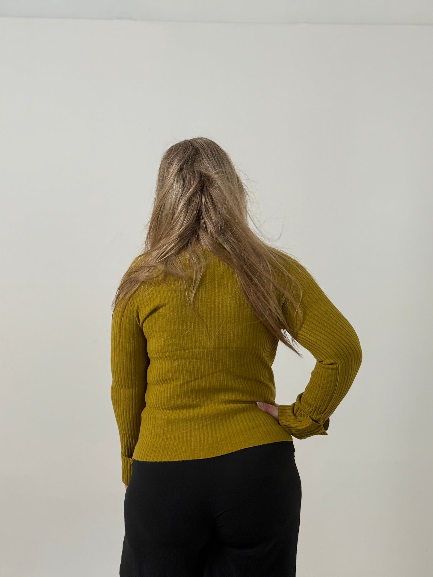 Sweater Tejido Morley en Tono Verde – Básico Elegante y Versátil