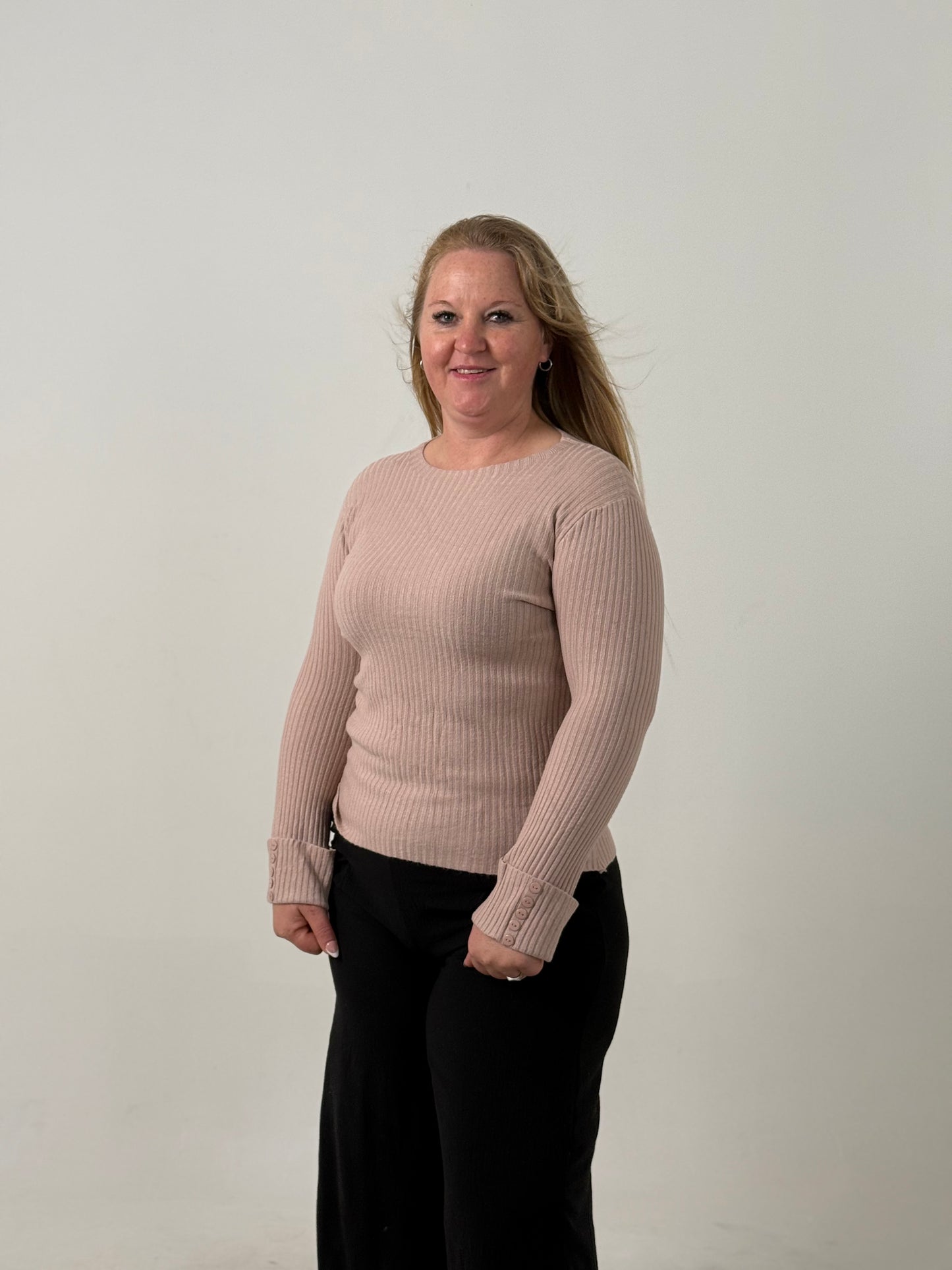 Sweater Tejido Morley en Tono Beige– Básico Elegante y Versátil