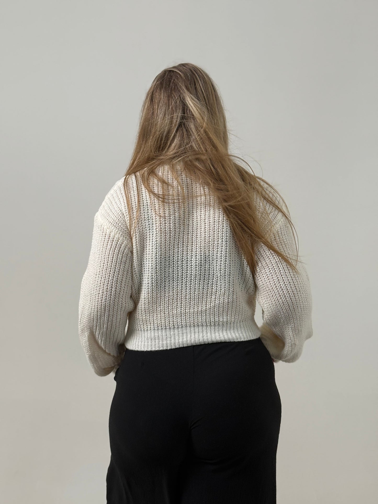Cardigan Crop Tejido con Botones – Moderno y Súper Canchero