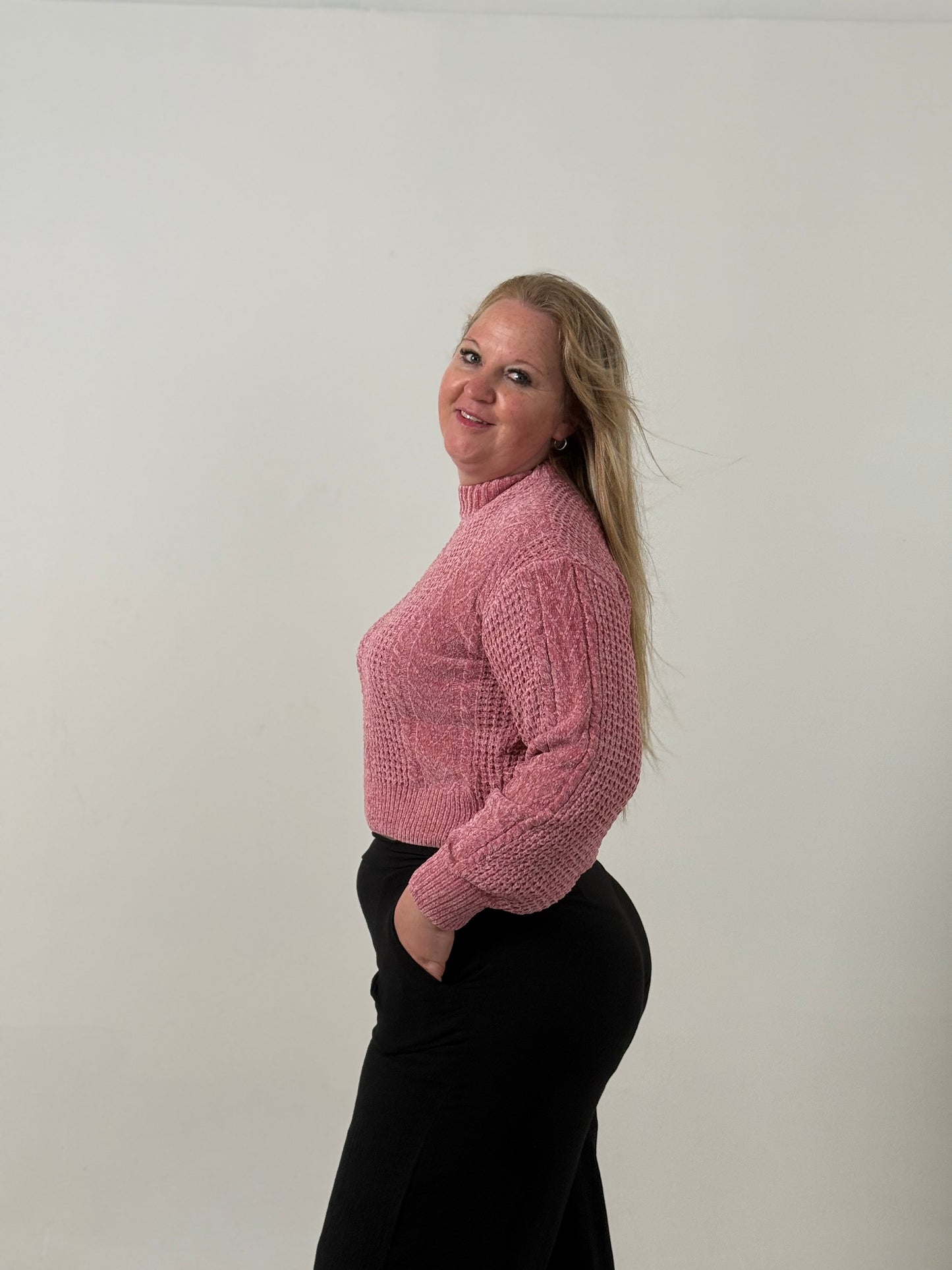 Sweater Tejido Cuello Alto en Tono Rosado – Elegante y Súper Abrigado