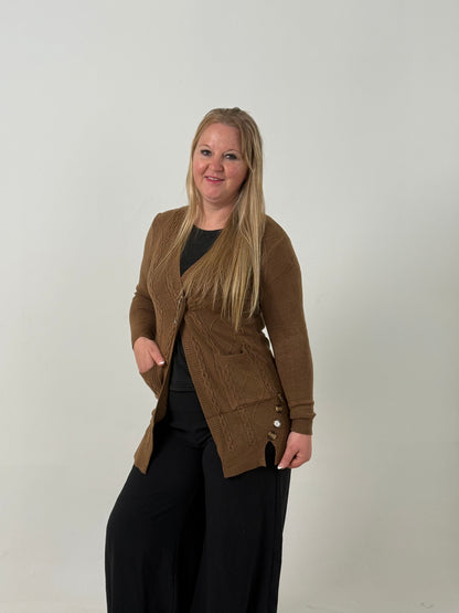 Cardigan Tejido Marron Clásico con Bolsillos – Elegancia y Confort