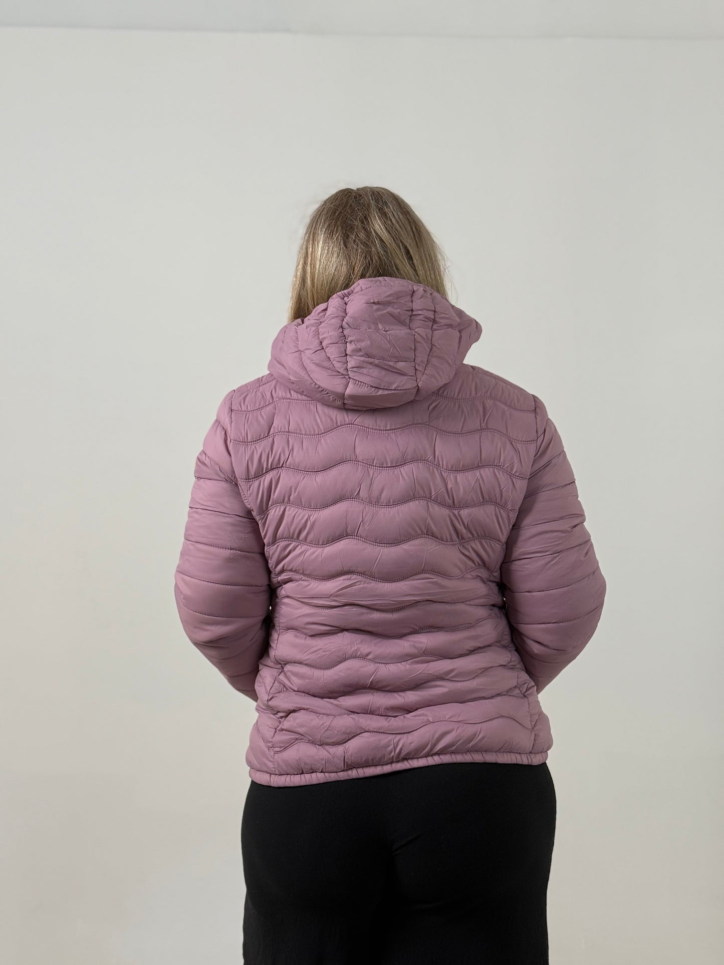 Campera Puffer con Capucha – Súper Abrigada y Liviana