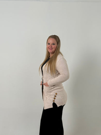 Cardigan Tejido Beige Clásico con Bolsillos – Elegancia y Confort