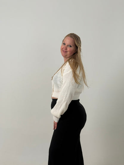 Cardigan Crop Tejido con Botones – Moderno y Súper Canchero