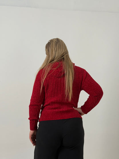 Campera Tejida con Capucha en Tono Rojo – Abrigada y Versátil