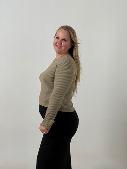 Sweater Tejido Morley en Tono Verde Oliva – Básico Elegante y Versátil