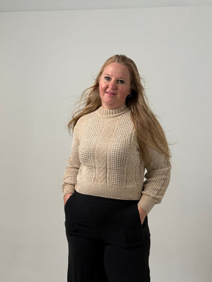 Sweater Tejido Cuello Alto en Tono Beige – Elegante y Súper Abrigado