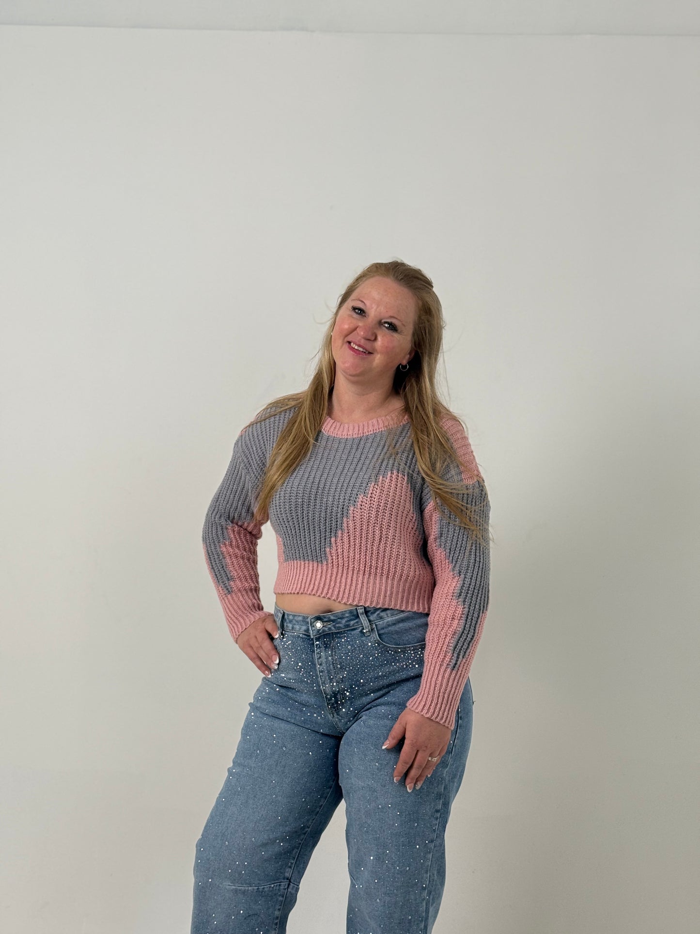 Sweater Crop Tejido Bicolor – Moderno y Súper Canchero
