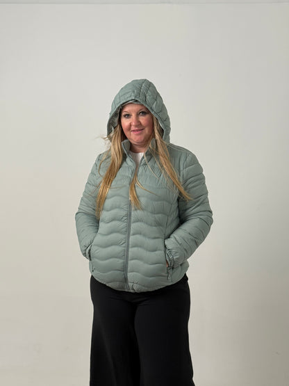 Campera Puffer con Capucha – Súper Abrigada y Liviana