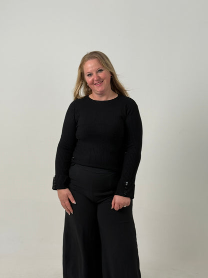 Sweater Tejido Morley en Tono Negro – Básico Elegante y Versátil