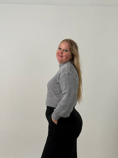 Sweater Tejido Cuello Alto en Tono Gris – Elegante y Súper Abrigado